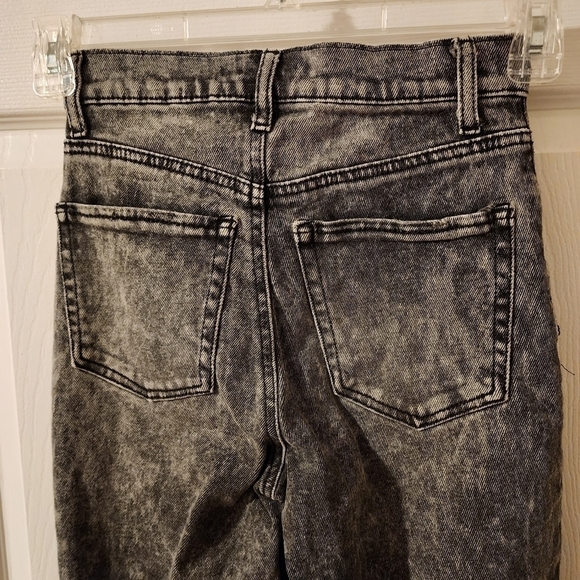 SO Super High Rise Straight 0/24W Black Acid Wash Slit Front Ankles Cropped Jean - Picture 5 of 10